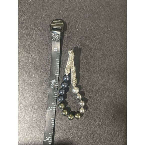 Swarovski Pearl & Crystal Earring - Picture 4 of 5